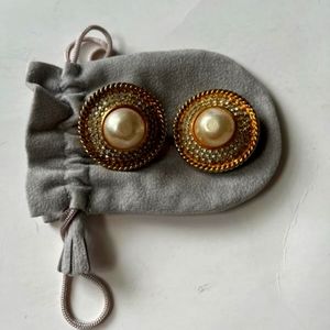 Chanel clip on vintage earrings  with pearl